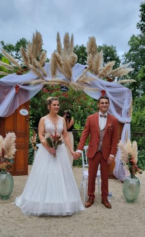 Costume de mariage terracotta