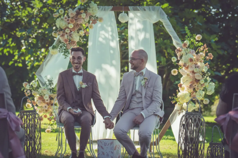 Costume de mariage rose Bénis
