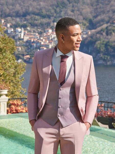 Costume de mariage rose