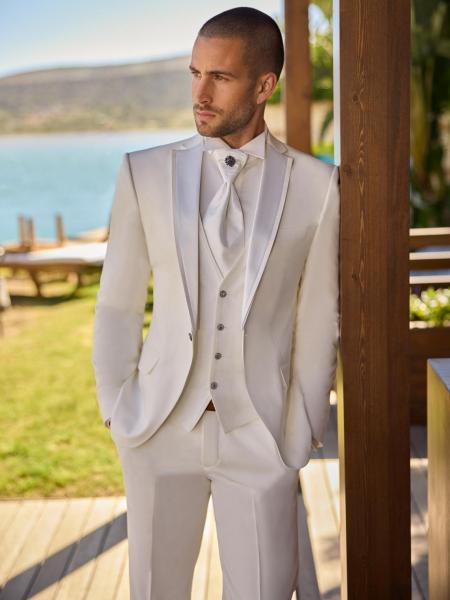 Costume de mariage blanc naturel