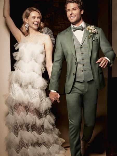 Costume de mariage vert