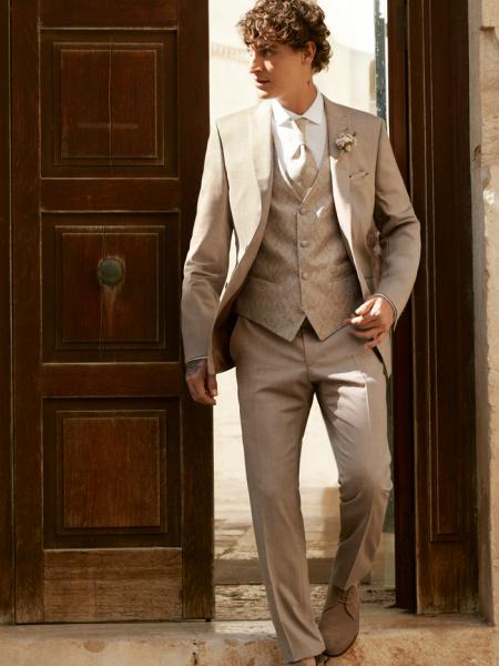 Costume de mariage couleur sable Digel ceremony