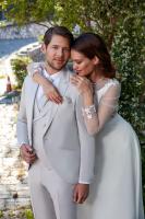 Costume de mariage gris clair